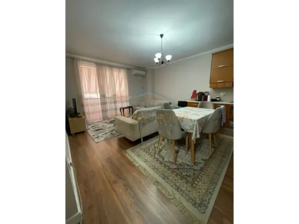 Tirane, jepet me qera 1+1 Kati 7, 77 m² 500 € (don bosko)