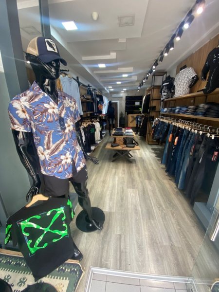 Tirane, shitet biznesi  X Butik Tirana Kati 1, 50 m² (21 Dhjetori,rruga Muhamet Gjollesha)