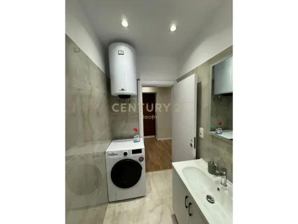Tirane, jepet me qera apartament 1+1 Kati 1, 450 € 