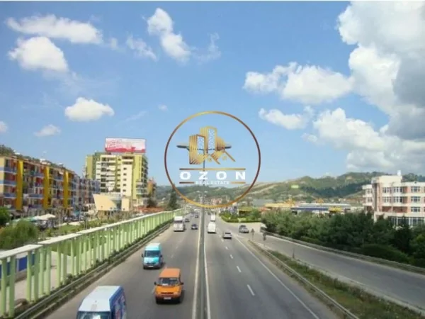 Kapanon Industrial me Qira Buzë Rruge në Zonën e Vorës  1,500 € !