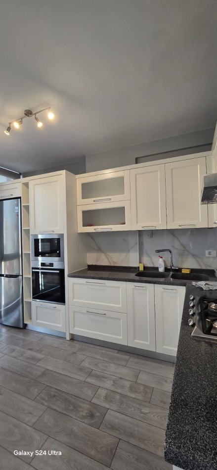 Tirane, jepet me qera apartament 2+1 Kati 7, 93 m² 570 € (Rruga Ndre Mjeda