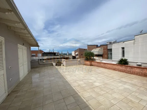 Tirane, shitet apartament 3+1+Ballkon Kati 7, 212 m² 332,000 € (Rruga e Dibres)