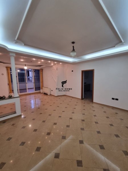 Tirane, jepet me qera zyre Kati 3, 170 m² 1500 € (BLLOKU)