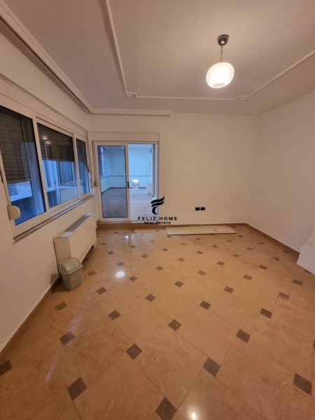 Tirane, jepet me qera zyre Kati 3, 170 m² 2,000 € (BLLOKU)