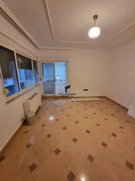 Tirane, jepet me qera zyre Kati 3, 170 m² 1500 € (BLLOKU)