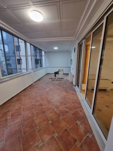 Tirane, jepet me qera zyre Kati 3, 170 m² 1500 € (BLLOKU)