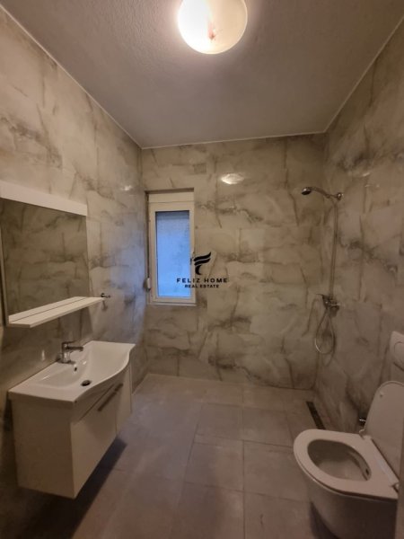 Tirane, jepet me qera zyre Kati 3, 170 m² 1500 € (BLLOKU)