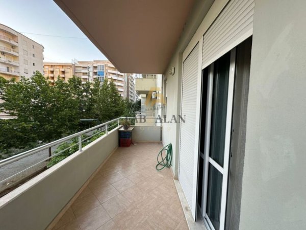 Vlore, shitet apartament 2+1 Kati 2, 106 m² 185,000 € (Lungomare)
