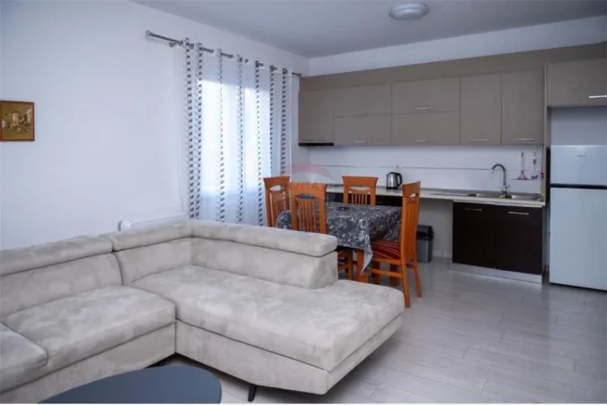 Tirane, jepet me qera 2+1 Kati 2, 99 m² 600 € (APARTAMENT 2+1+2 ME QIRA TEK LIQENI I THATE)