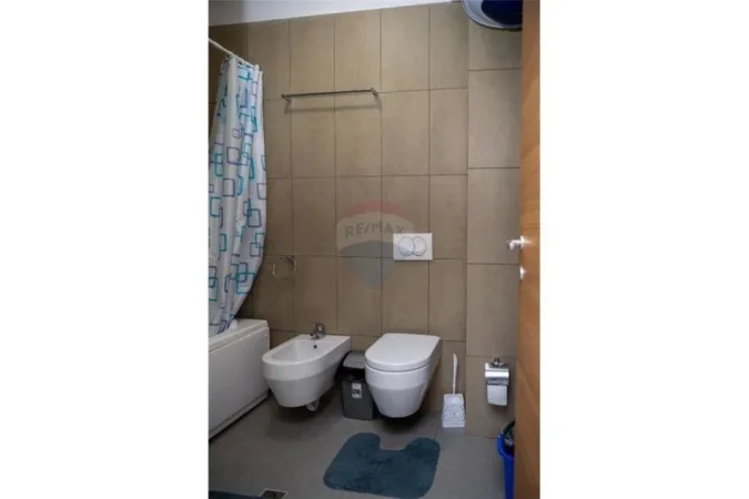 Tirane, jepet me qera 2+1 Kati 2, 99 m² 600 € (APARTAMENT 2+1+2 ME QIRA TEK LIQENI I THATE)