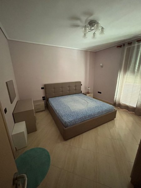 Tirane, jepet me qera apartament 3+1+Ballkon Kati 2, 145 m² 600 € (VILATT GJERMANE)