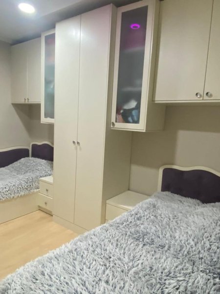 Tirane, jepet me qera apartament 2+1+Ballkon Kati 3, 90 m² 600 € (DON BOSKO)