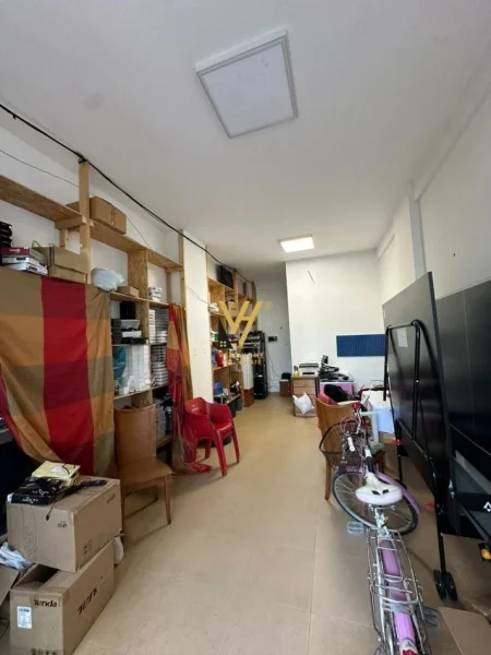 Tirane, shitet dyqan Kati 0, 28 m² 65,000 € (ZOGU I ZI)