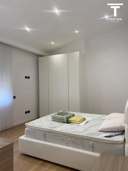 Tirane, jepet me qera Vile 4+1+Ballkon Kati 2, 350 m² 3,000 € (TEG) TT 927