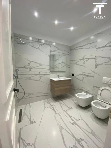 Tirane, jepet me qera Vile 4+1+Ballkon Kati 2, 350 m² 3,000 € (TEG) TT 927
