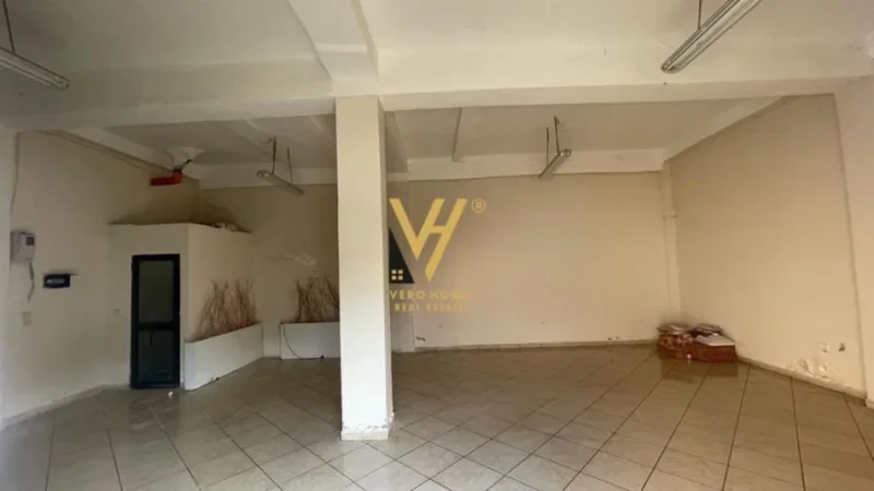 Elbasan, shitet dyqan Kati 0, 80 m² 50,000 € (ELBASAN)