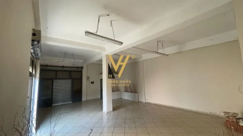 Elbasan, shitet dyqan Kati 0, 80 m² 50,000 € (ELBASAN)