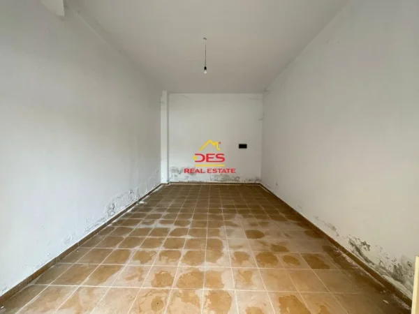 Vlore, shitet garazh 1+1 Kati 0, 27 m² 32,000 € (Rruga Shyqyri Ali Merka)