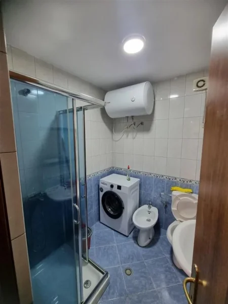 Tirane, jepet me qera apartament 2+1+Ballkon Kati 3, 95 m² 470 € (IRFAN TOMINI)