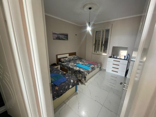 Durres, Jepet me Qera apartament 1+1 Kati 5, 55 m² (Plazh, Durres)