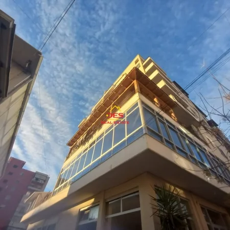 Vlore, shitet ambjent biznesi Kati 2, 76 m² 84,480 € (Rruga Fiqirete Musta)