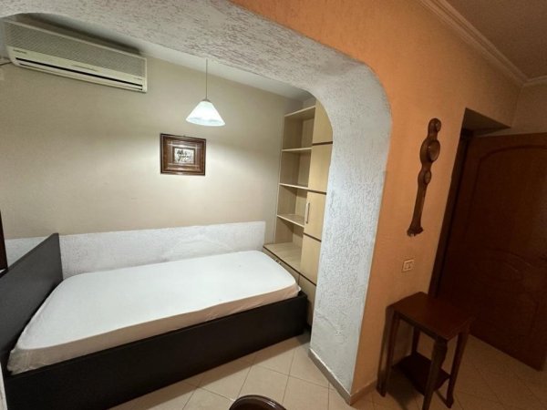 Tirane, jepet me qera apartament 1+1+Aneks Kati 1, 65 m² 400 € (MINE PEZA)