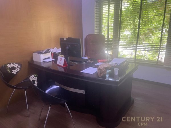 Tirane, jepet me qera zyre Kati 1, 80 m² 1,500 € (ISH EKSPOZITA)