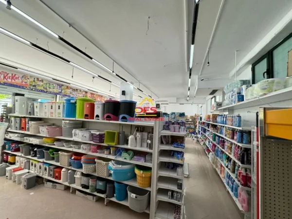 Vlore, shitet ambjent biznesi Kati 1, 188 m² 526,400 € (Rruga Fejzo Mema)