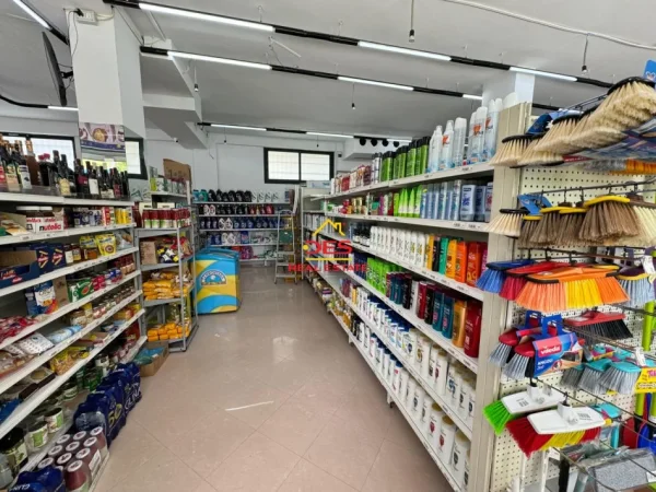 Vlore, shitet ambjent biznesi Kati 1, 188 m² 526,400 € (Rruga Fejzo Mema)