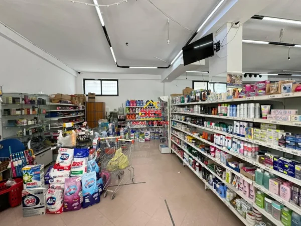 Vlore, shitet ambjent biznesi Kati 1, 188 m² 526,400 € (Rruga Fejzo Mema)