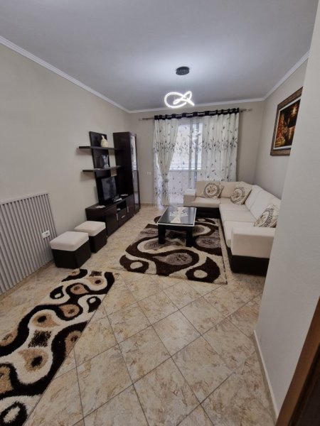 Tirane, jepet me qera apartament 2+1+Ballkon Kati 3, 95 m² 470 € (vasil shanto)