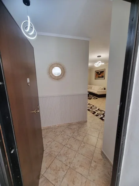 Tirane, jepet me qera apartament 2+1+Ballkon Kati 3, 95 m² 470 € (vasil shanto)