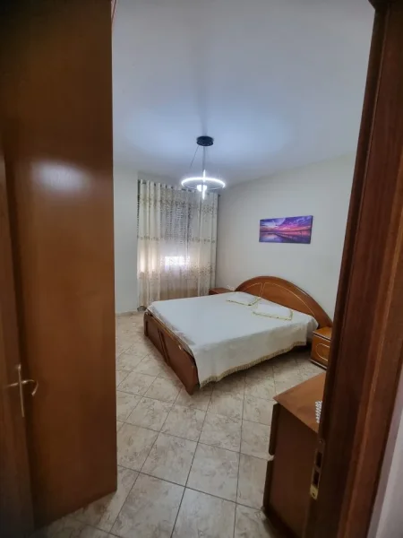 Tirane, jepet me qera apartament 2+1+Ballkon Kati 3, 95 m² 470 € (vasil shanto)
