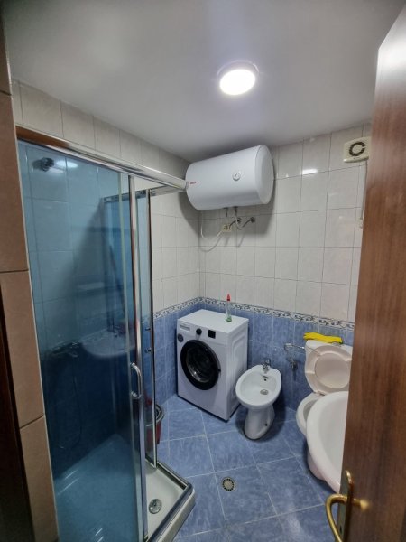Tirane, jepet me qera apartament 2+1+Ballkon Kati 3, 95 m² 470 € (vasil shanto)