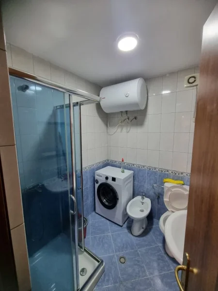 Tirane, jepet me qera apartament 2+1+Ballkon Kati 3, 95 m² 470 € (vasil shanto)