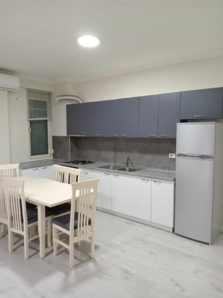 Tirane, jepet me qera apartament 1+1+Ballkon Kati 2, 75 m² 550 € (LIQENI I THATE)