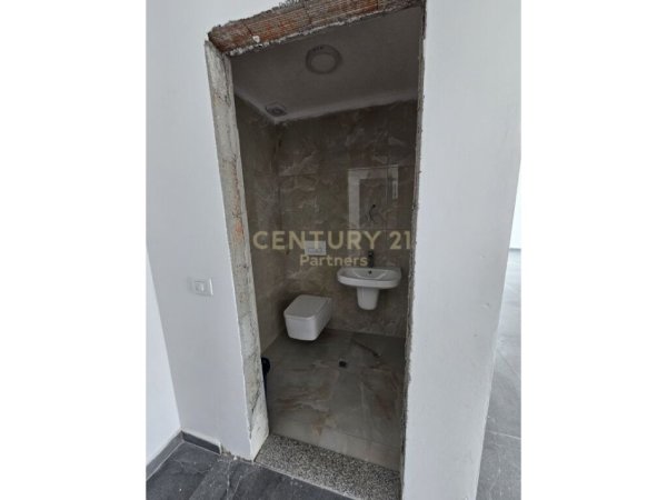 Tirane, jepet me qera ambjent biznesi Kati 0, 88 m² 750 € (astir)