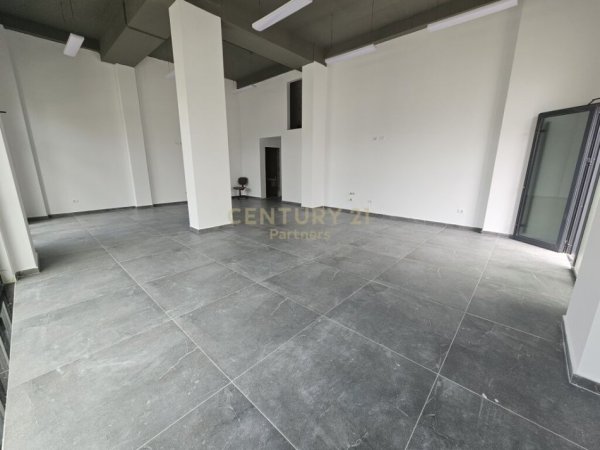 Tirane, jepet me qera ambjent biznesi Kati 0, 88 m² 750 € (astir)