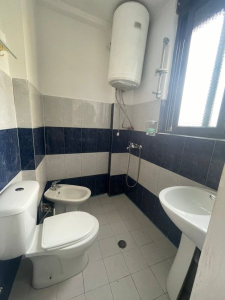 Tirane, jepet me qera apartament 2+1 Kati 1, 100 m² 500 € (MINE PEZA)