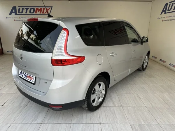 Tirane, shes makine SCENIC Nafte, gri metalizato manuale Klima 231000 km 4,300 €