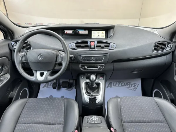 Tirane, shes makine SCENIC Nafte, gri metalizato manuale Klima 231000 km 4,300 €