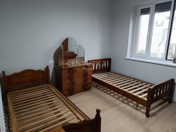 Tirane, shitet apartament Kati 2, 