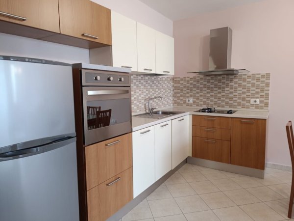 Tirane, jepet me qera apartament Kati 3, 100 m² 800 € 