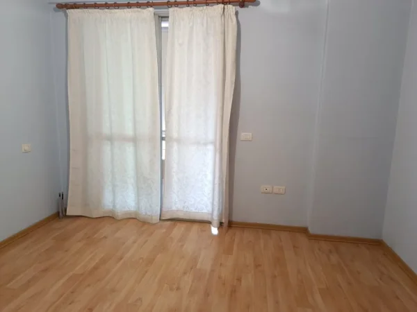 Tirane, jepet me qera apartament Kati 3, 100 m² 800 € 