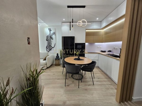 Tirane, jepet me qera apartament 2+1 Kati 3, 95 m² 1,400 € (Rruga Kosovareve)