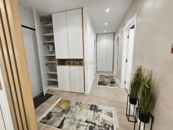 Tirane, jepet me qera apartament 2+1 Kati 3, 95 m² 1,400 € (Rruga Kosovareve)