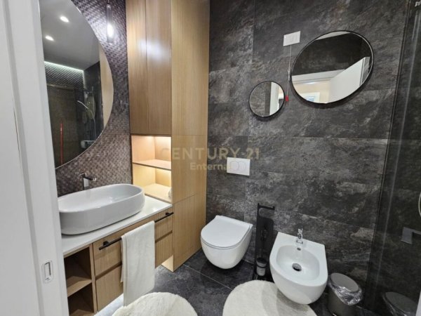 Tirane, jepet me qera apartament 2+1 Kati 3, 95 m² 1,400 € (Rruga Kosovareve)