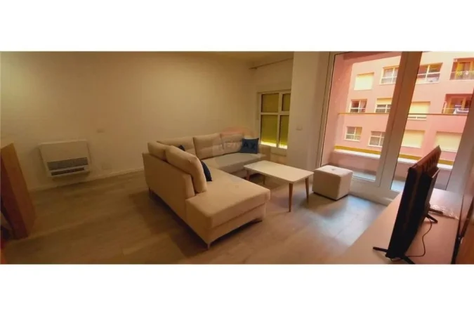 Tirane, jepet me qera apartament 2+1 , 105 m² 420 € (Ali Demi)