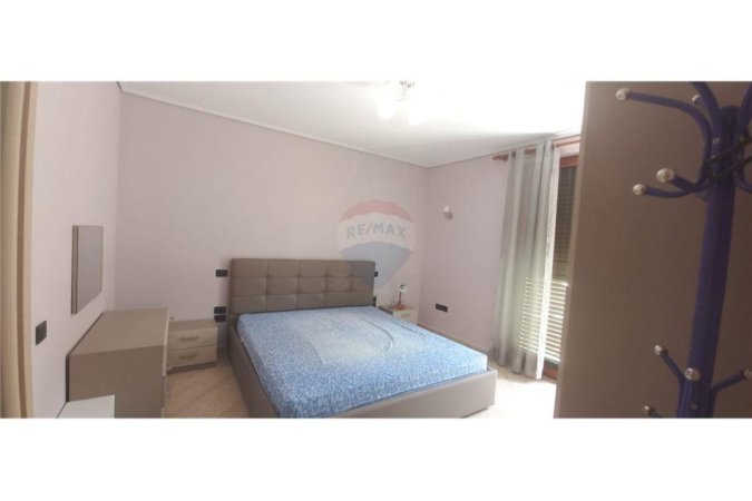 Tirane, jepet me qera apartament 3+1 Kati 2, 149 m² 550 € (Vilat Gjermane)