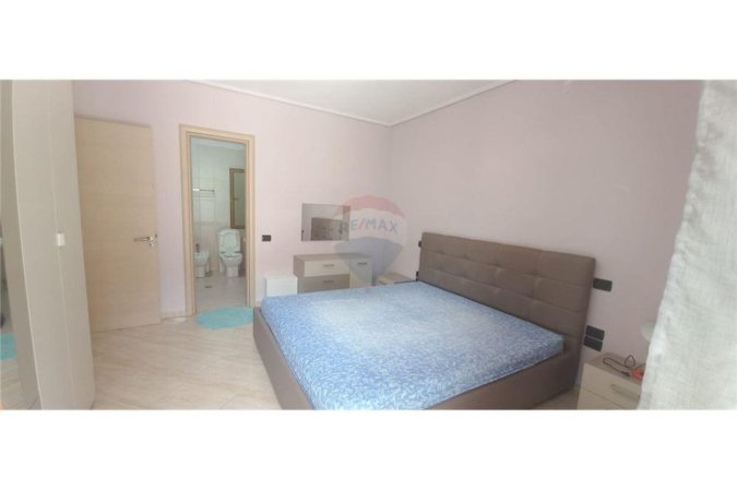 Tirane, jepet me qera apartament 3+1 Kati 2, 149 m² 550 € (Vilat Gjermane)